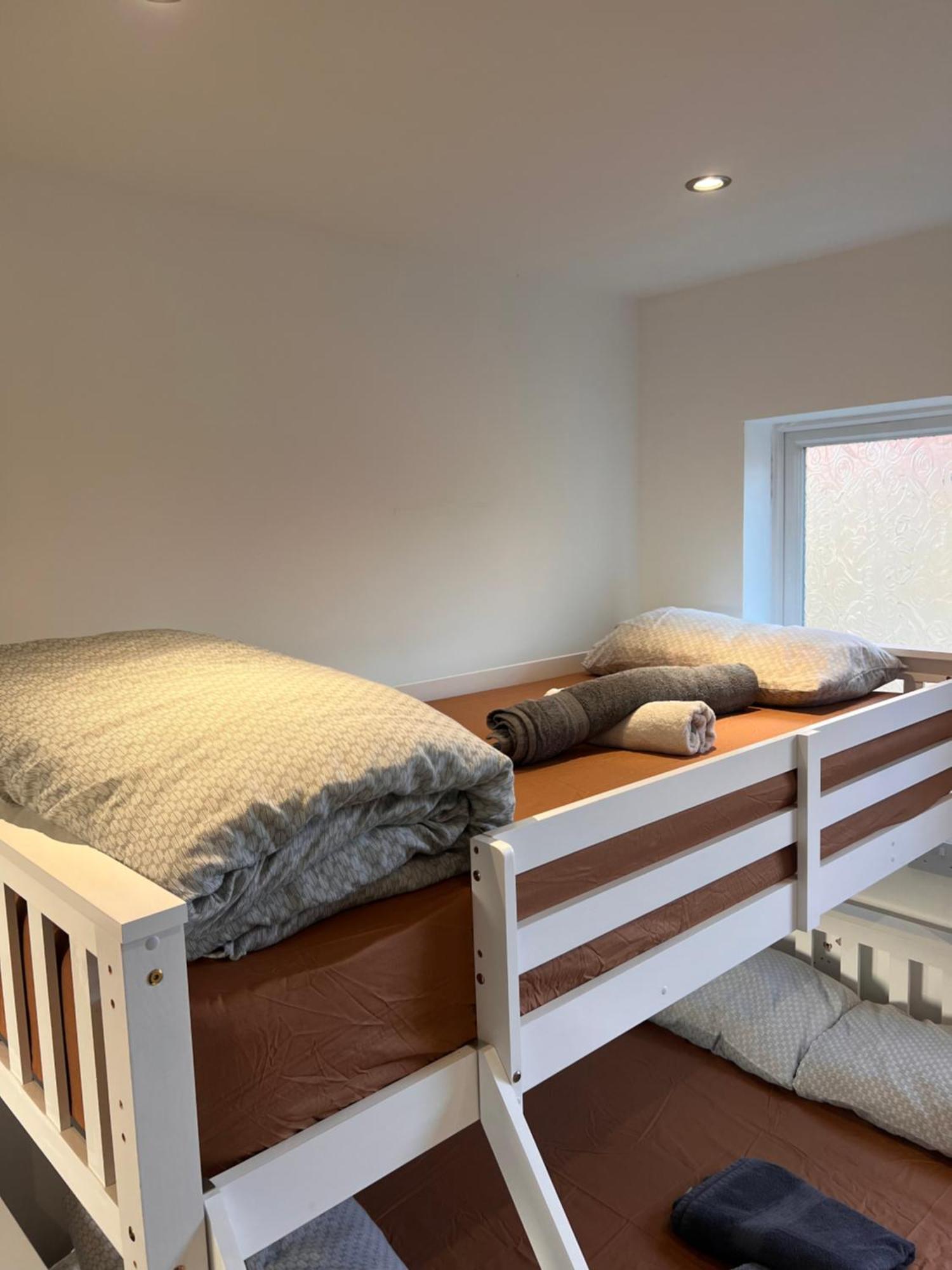 1 Bedroom & Bathroom Dorney Exterior foto