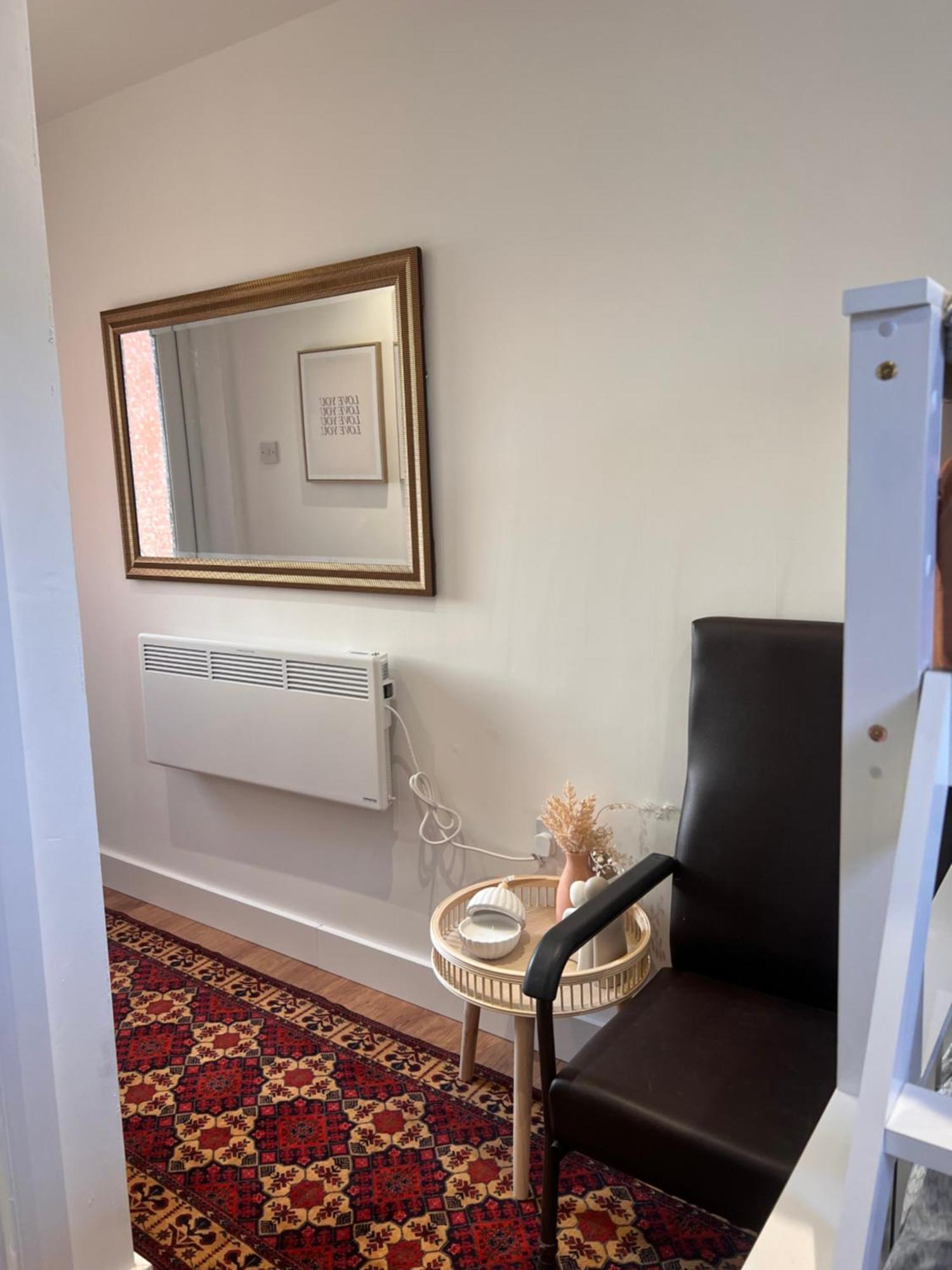 1 Bedroom & Bathroom Dorney Exterior foto