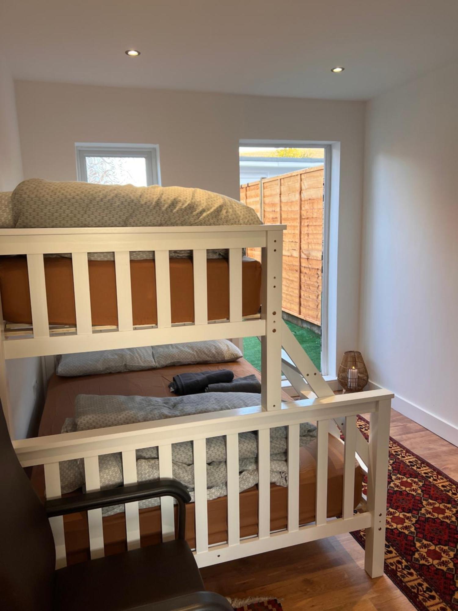 1 Bedroom & Bathroom Dorney Exterior foto